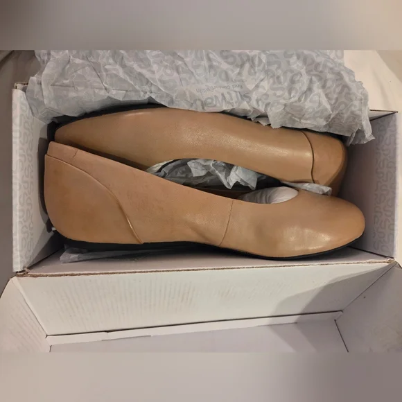 SoftWalk Tan Leather Flats with Cushioned Footbed - Picture 8 of 13